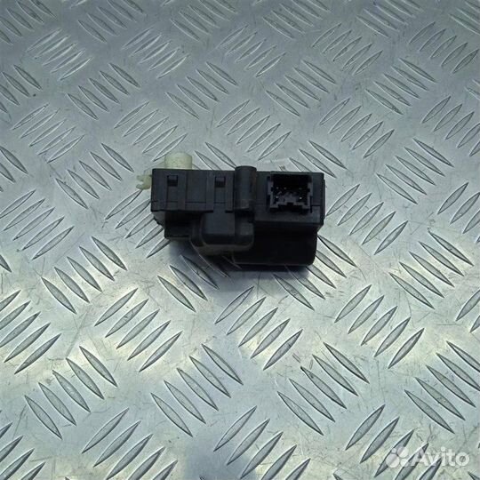 Моторчик заслонки печки Mitsubishi Galant 8 EA 2.0