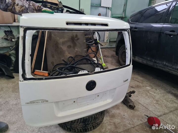 Крышка багажника Skoda Yeti 2011