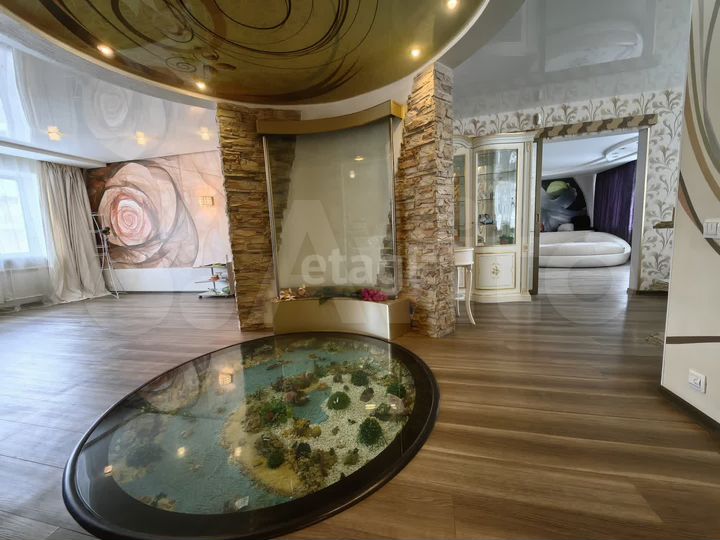 3-к. квартира, 132,3 м², 1/5 эт.