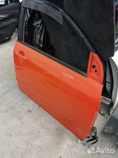 Дверь передняя правая Toyota Corolla120 NZE121