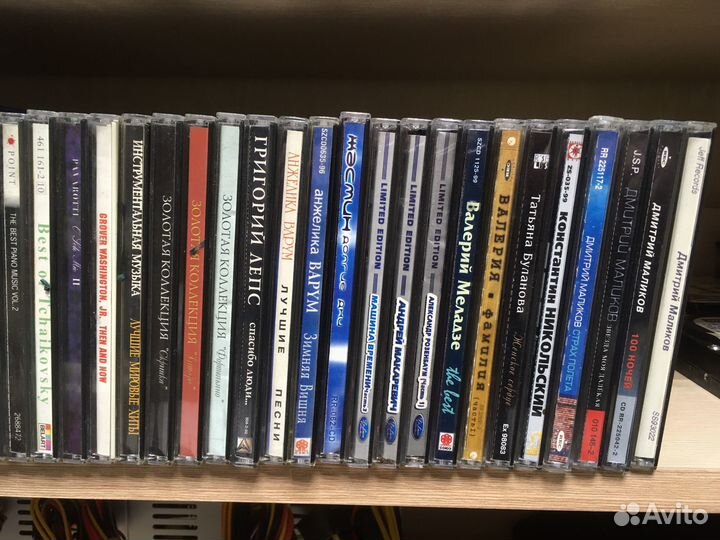 Музыкальные CD-диски разные. Сост. идеальный