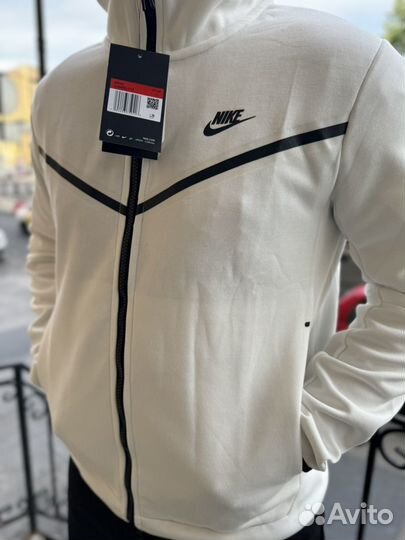 Nike tech fleece белая