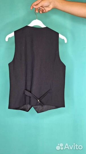 Продается жилетка школьная