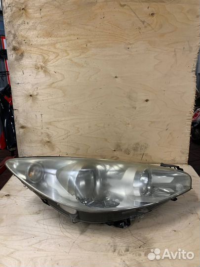Фара правая Peugeot 308 рестайлинг галоген