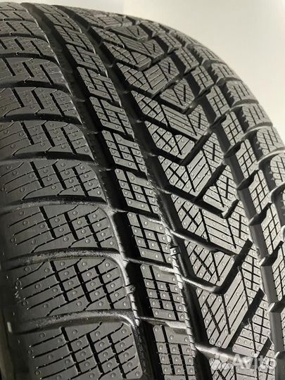 Pirelli Scorpion Winter 285/40 R22 и 325/35 R22