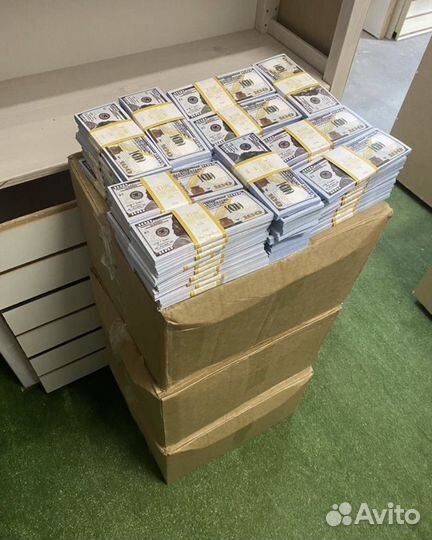 10 млн долларов (бутафорские деньги)