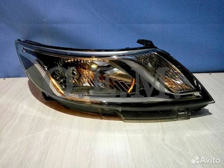 Передняя правая фара на Kia Rio 3 2012