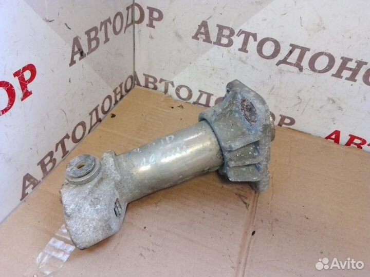 Кронштейн усилителя бампера передний левый Audi A4