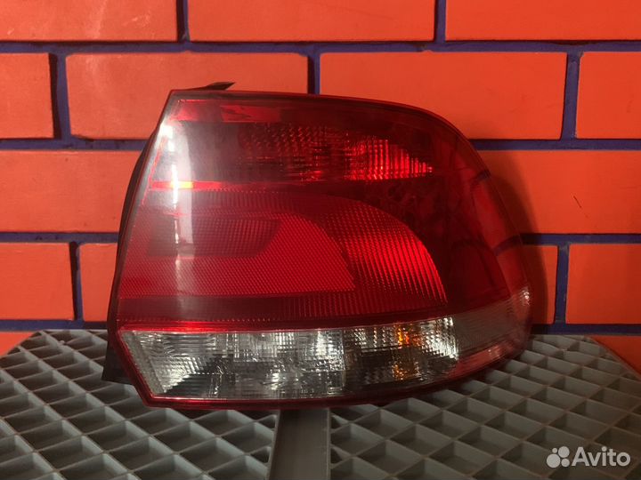 Фонарь задний правый на Фольцваген Поло