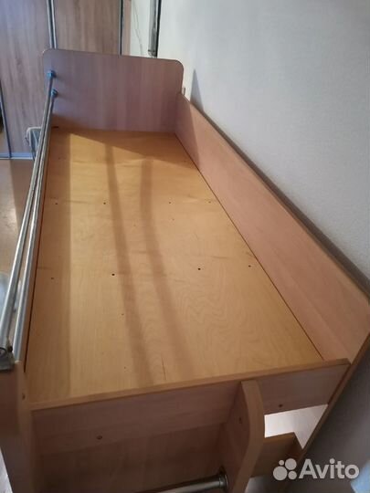 Двухъярусная кровать