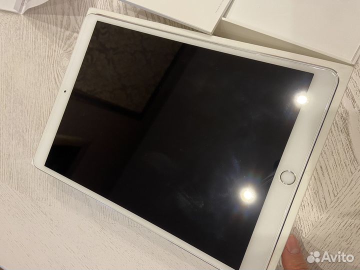 iPad pro 10.5 Wi-fi + cellular