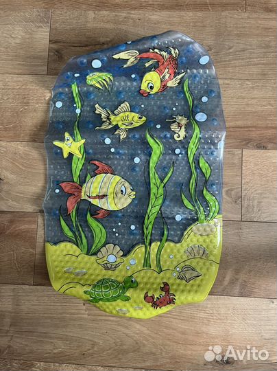 Противоскользящий коврик в ванну