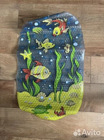 Противоскользящий коврик в ванну