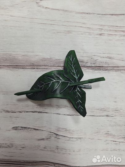 Кожаная заколка для волос Эльфийский лист