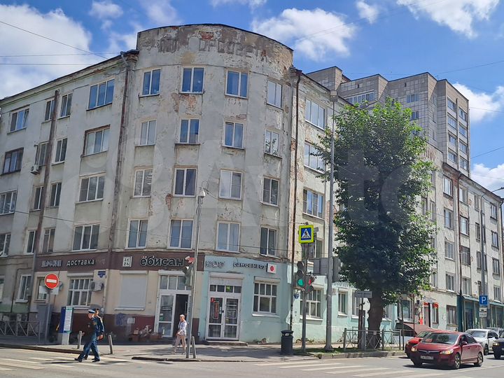 Торговая площадь, с арендатором 284 м²