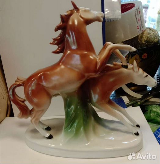 Статуэтка фарфоровая 