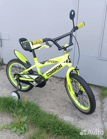 Детский велосипед с боковыми колёсами