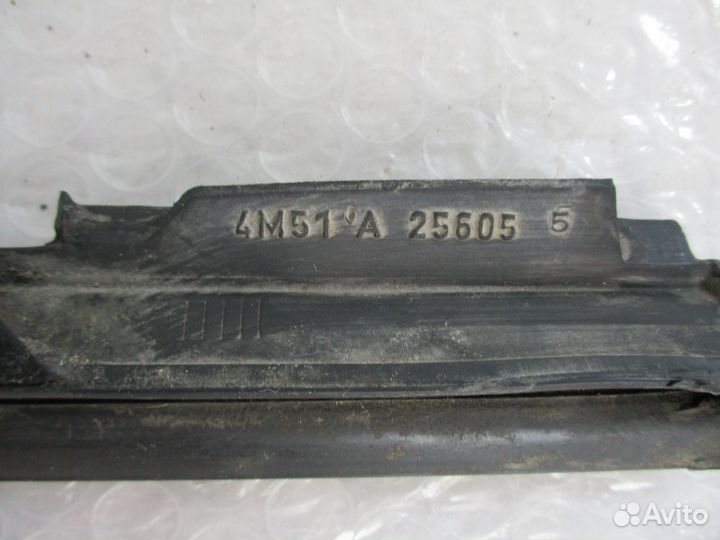 Накладка стекла двери задней левой Ford Focus 2