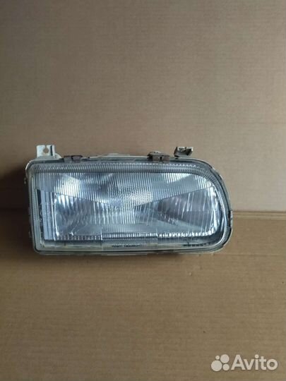 Skoda Felicia фара правая Hella