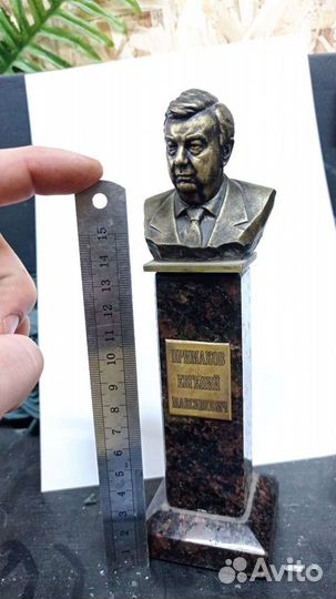 Таблички Бюсты Портреты из бронзы, бетона,пластика