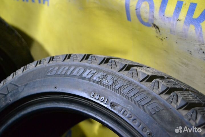 Bridgestone Blizzak Revo2 235/45 R17