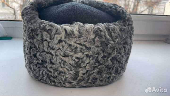 Каракулевая шапка