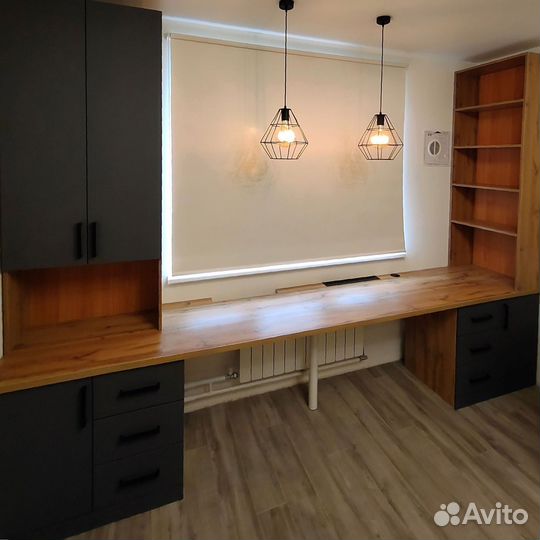 Рабочая зона: шкаф, стеллаж, стол, полки