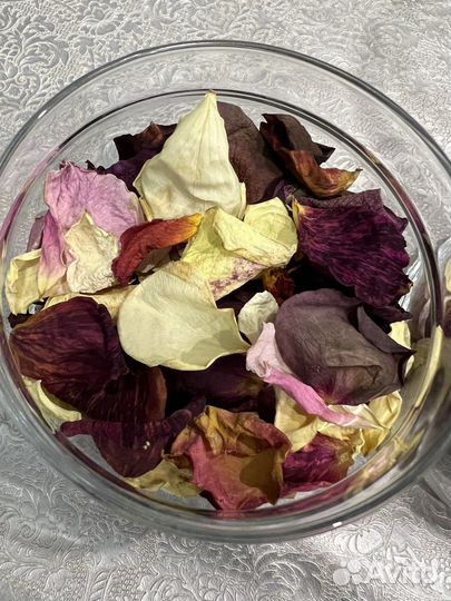 Лепестки роз