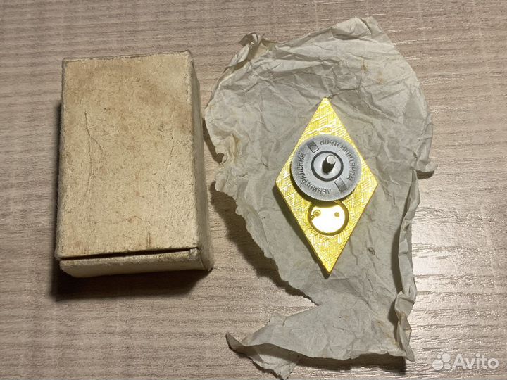 Новый нагрудный знак об окончании техникума