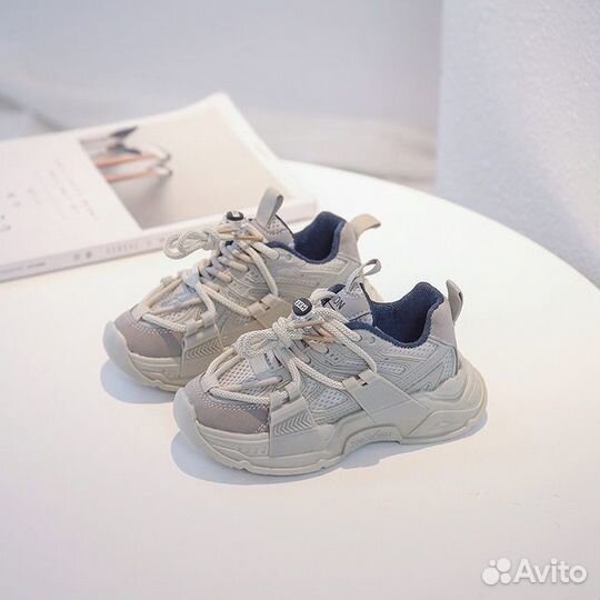 Кроссовки для мальчиков и девочек