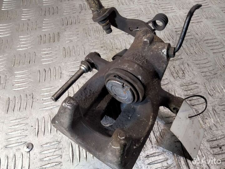 Суппорт задний левый Peugeot 3008