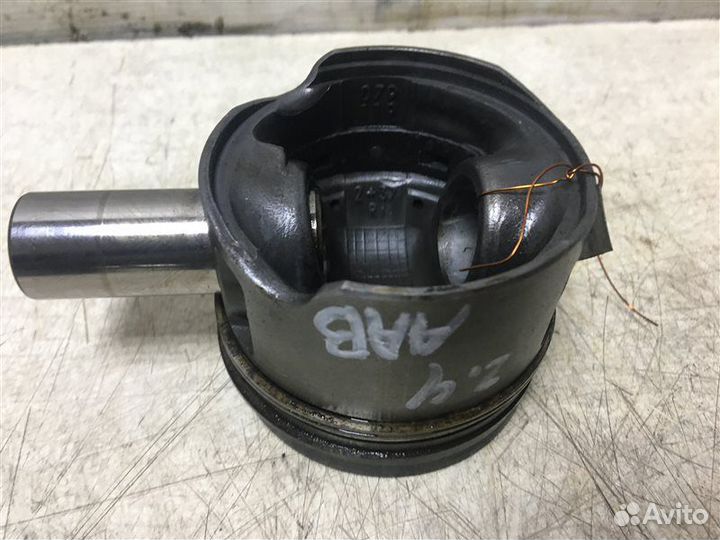 Поршень Volkswagen Transporter T4 (1991-2003)