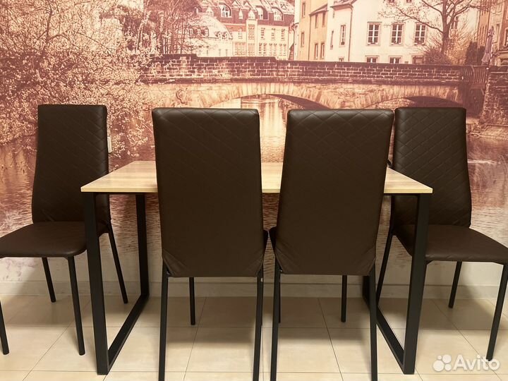 Кухонный стол и стулья комплект