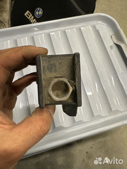 Плюсовая клема bmw e34