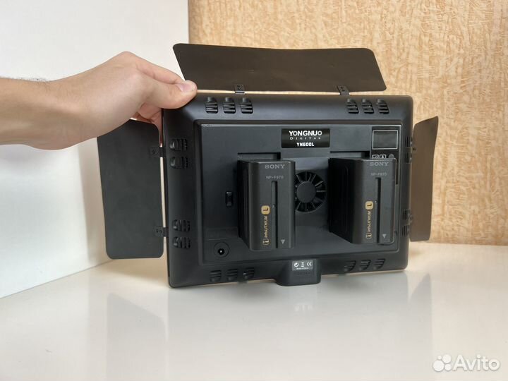 Видеосвет Yongnuo YN600L + NP-F970