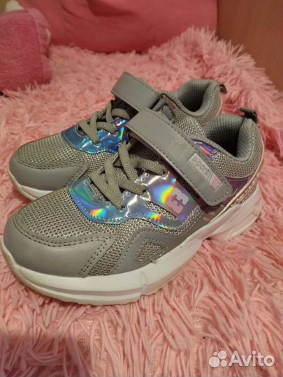 Кроссовки для девочки