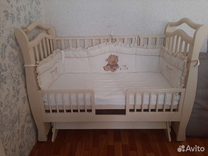 Кровать с маятником+ комод