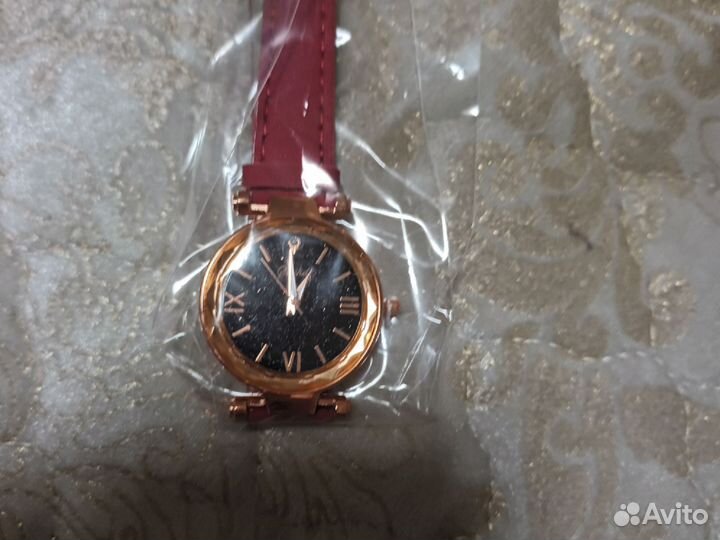 Часы женские новые