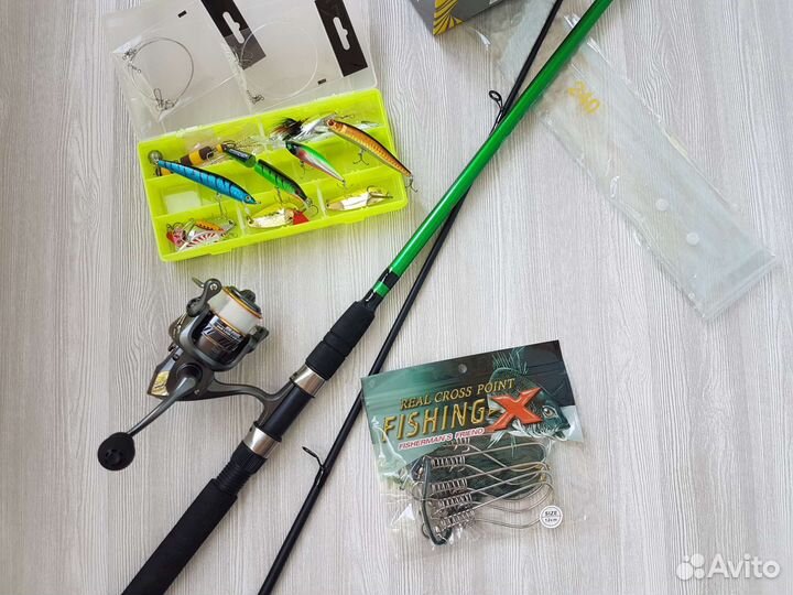 Спиннинг с катушкой и приманки