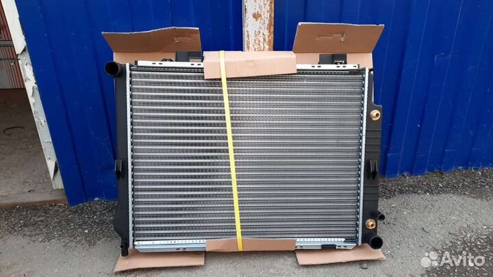 Мерседес 210 радиатор 2л-3,2литра автомат