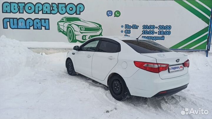 Накладка декоративная Kia Rio 3 847504Y000. Под рулевую колонку