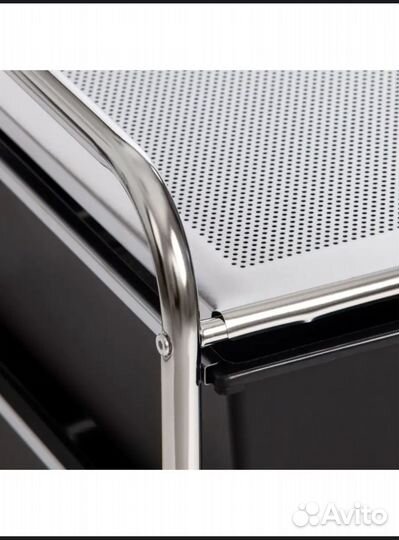 Тумбочка на колесиках