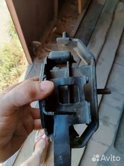 Опоры двигателя