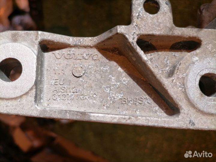 Кронштейн опоры двс 31277781 Volvo S60 FS