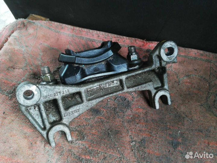 Опора подушка кронштейн Рено Меган 2