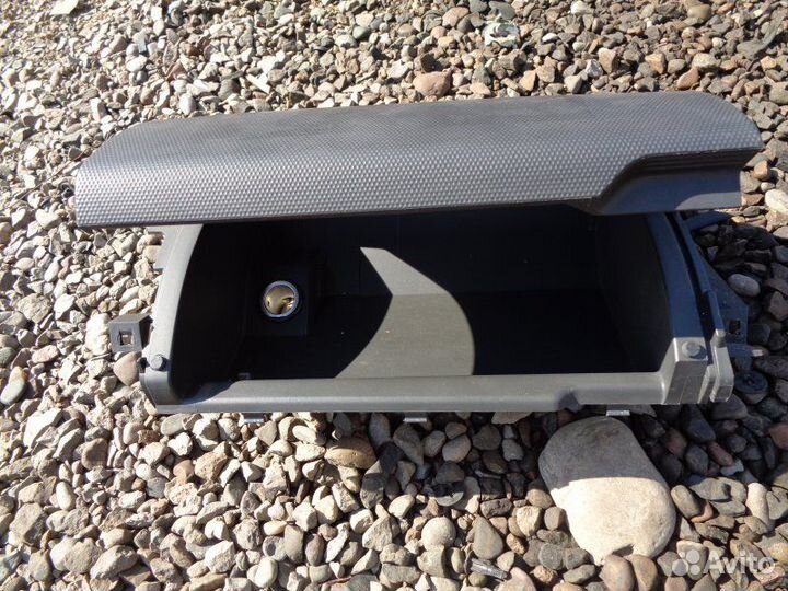 Бардачок Nissan Xtrail NT30 QR20DE 2006/11