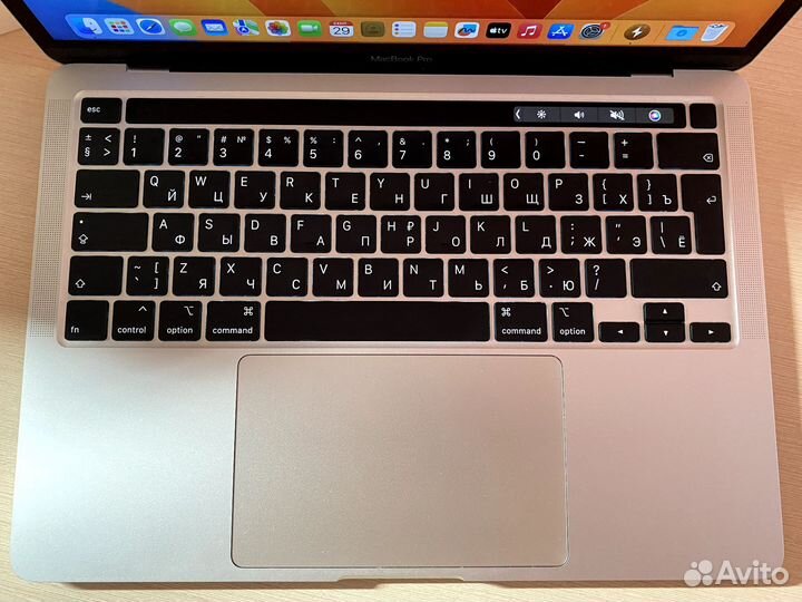 MacBook Pro 13 2020 (Touch Bar) 8гб/256 SSD