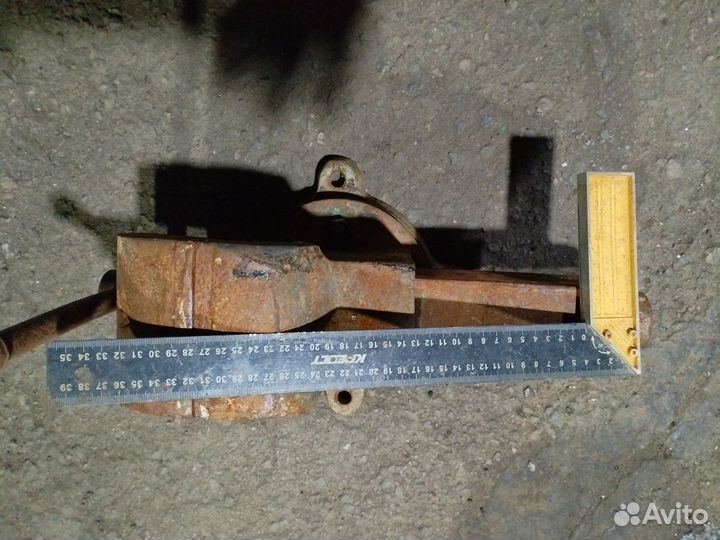 Тиски тисы слесарные СССР