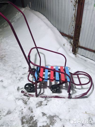Детские санки с выдвижными колесами