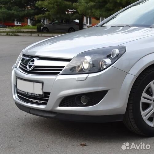 Бампер передний в цвет Opel Astra H (2006-2014)